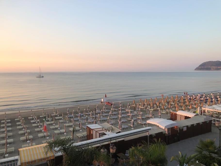 Budello Di Alassio, Ampio Appartamento Con Box ภายนอก รูปภาพ